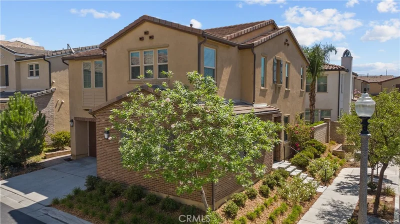 27320 Broadleaf Lane, Saugus, CA 91350