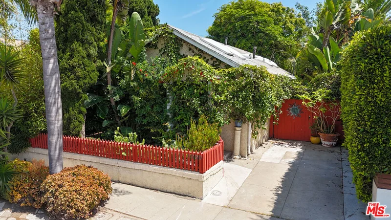 1020 Oakwood Avenue, Venice, CA 90291