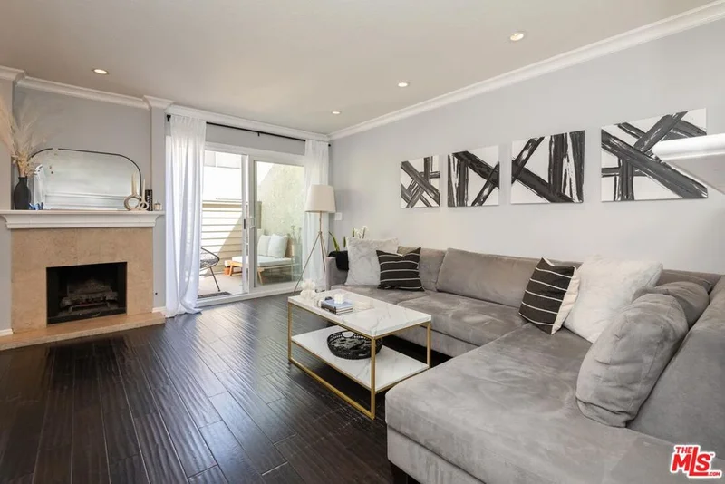 11744 Moorpark Street O, Studio City, CA 91604