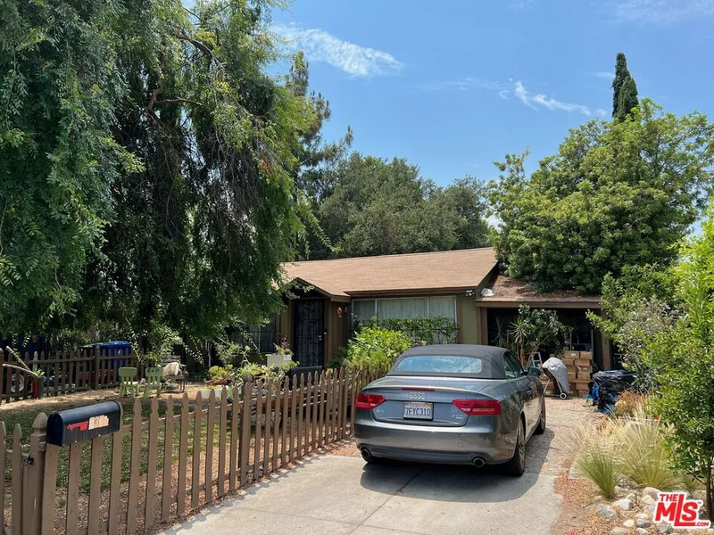 6325 Klump Avenue, North Hollywood, CA 91606