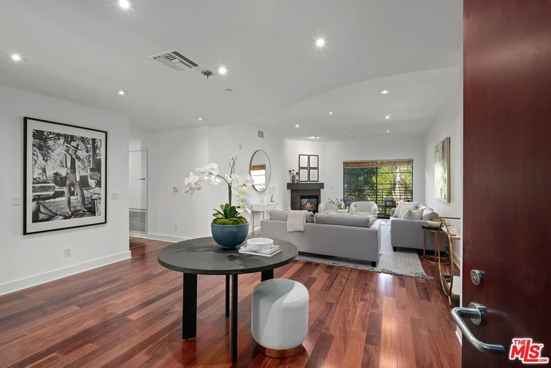 8788 Shoreham Drive 33, West Hollywood, CA 90069