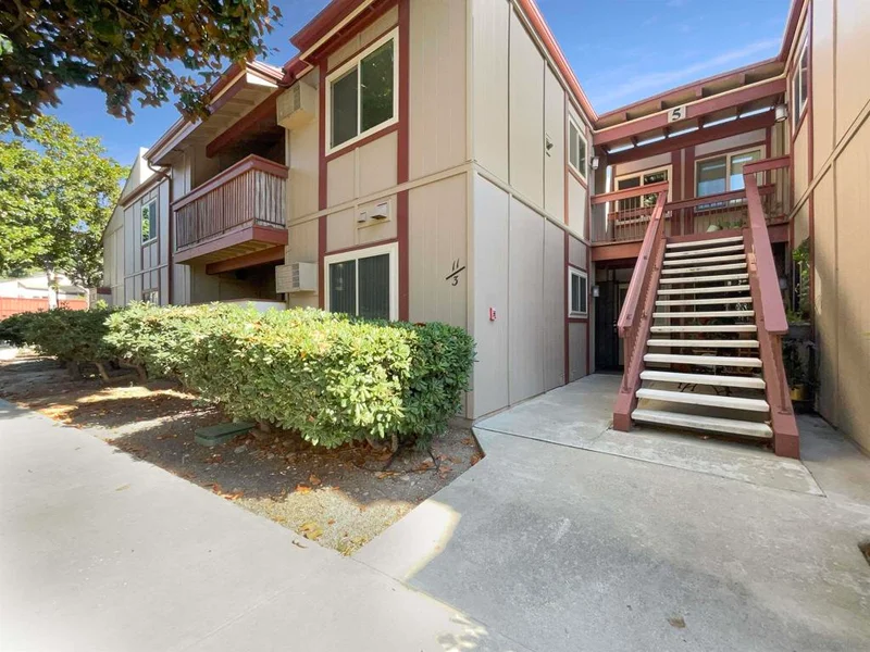 5513 Adobe Falls Rd 11, San Diego, CA 92120