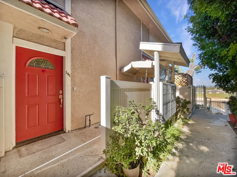 10155 De Soto Avenue 102, Chatsworth, CA 91311