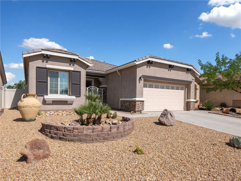 10387 Glen Oaks Lane, Apple Valley, CA 92308