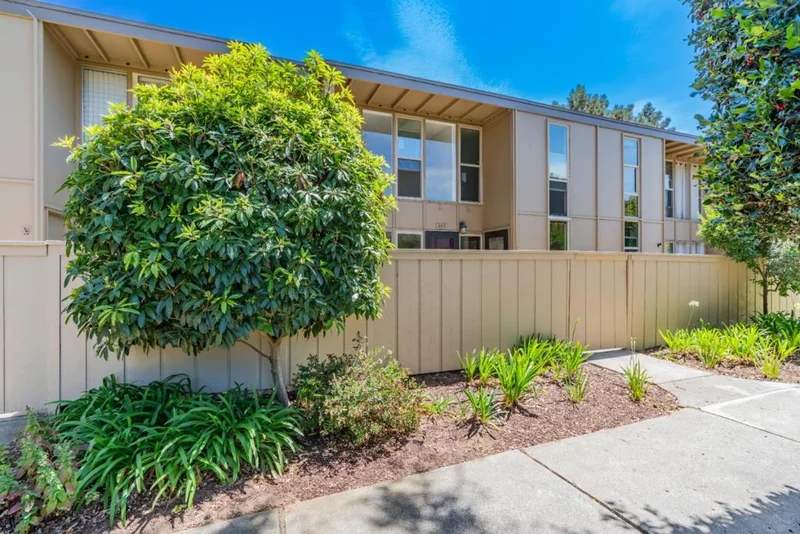 451 Dela Vina Avenue 403, Monterey, CA 93940