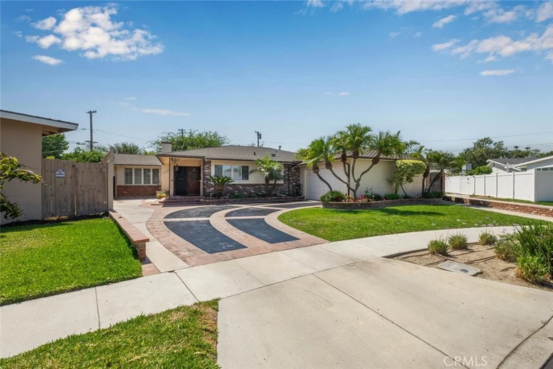 5590 E Ulen Street, Long Beach, CA 90815
