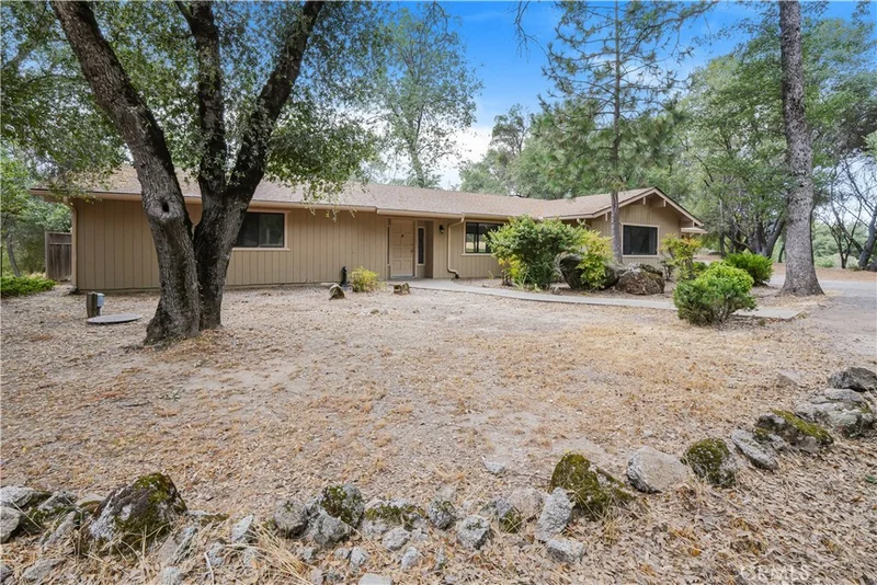 51152 Road 423, Oakhurst, CA 93644