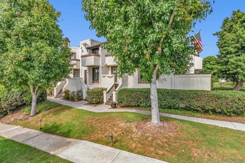 2250 Caminito Pescado 2, San Diego, CA 92107