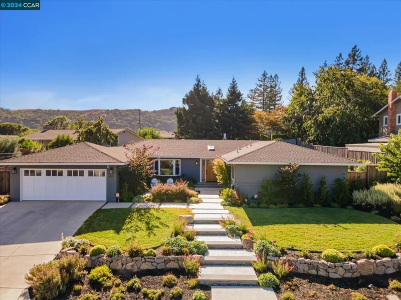 9 Fleuti Dr, Moraga, CA 94556