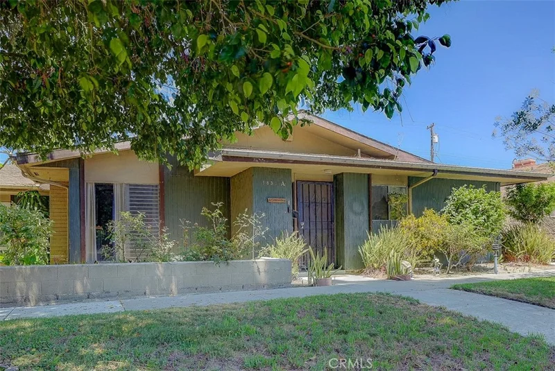 1851 W Glenoaks Avenue A, Anaheim, CA 92801