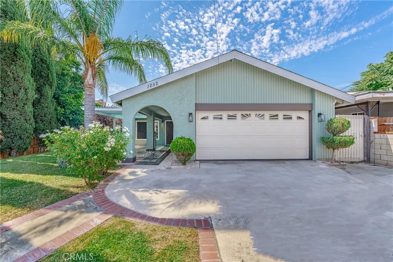 1252 E Street, Corona, CA 92882