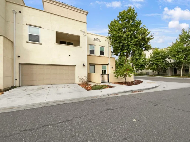 5165 Calle Sandwaves 11, San Diego, CA 92154