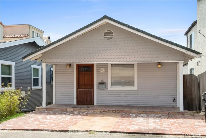 865 Loma Drive, Hermosa Beach, CA 90254