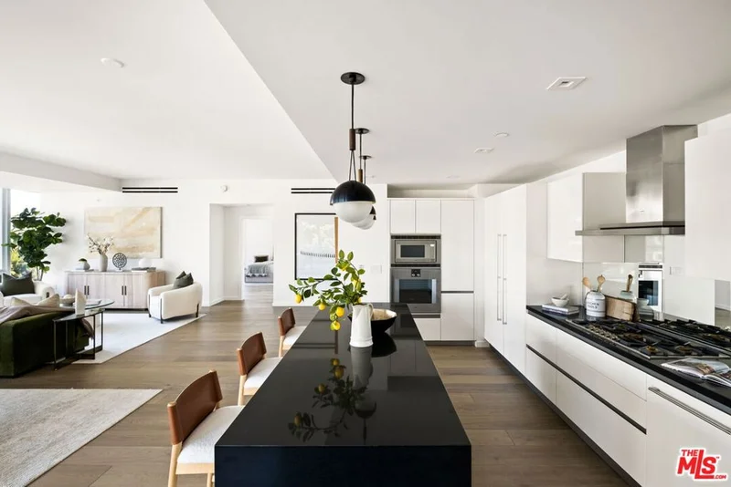 9000 W 3rd Street 301, Los Angeles, CA 90048