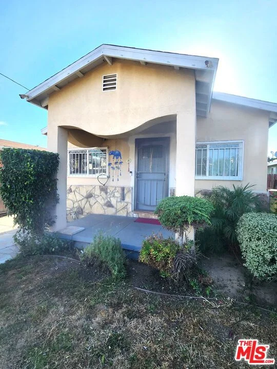 11705 Freeman Avenue, Hawthorne, CA 90250