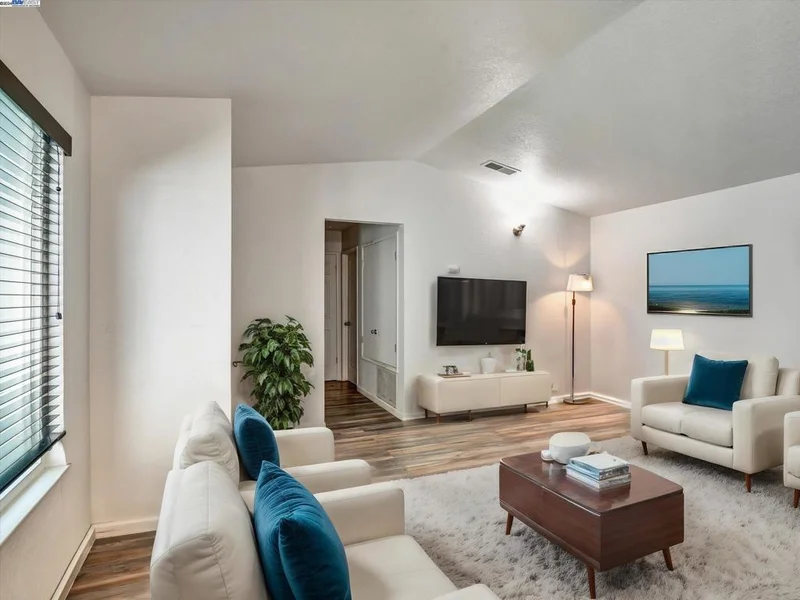455 Peerless Way 12, Tracy, CA 95376