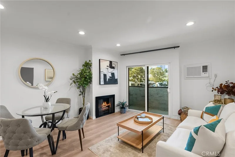 4506 Saugus Avenue 8, Sherman Oaks, CA 91403
