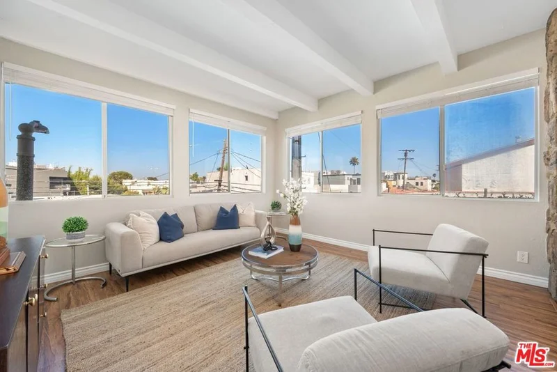100 S Venice Boulevard 8, Venice, CA 90291