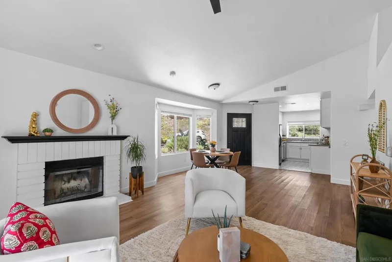 1881 Loreto Gln, Escondido, CA 92027