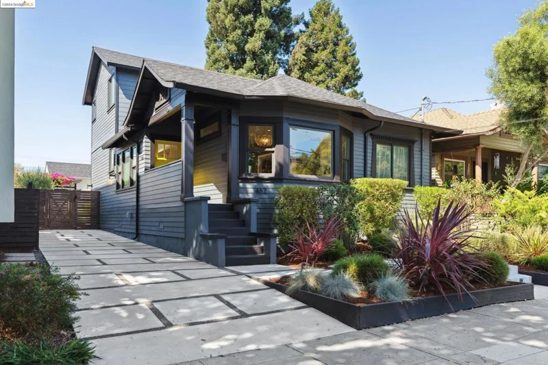 462 44th Street, Oakland, CA 94609-2136