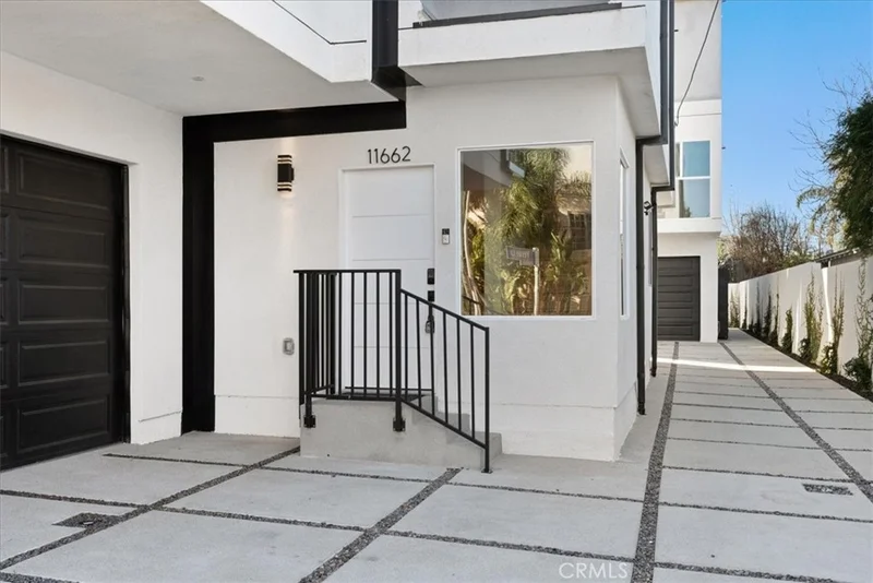 11678 W Verde Place, North Hollywood, CA 91606