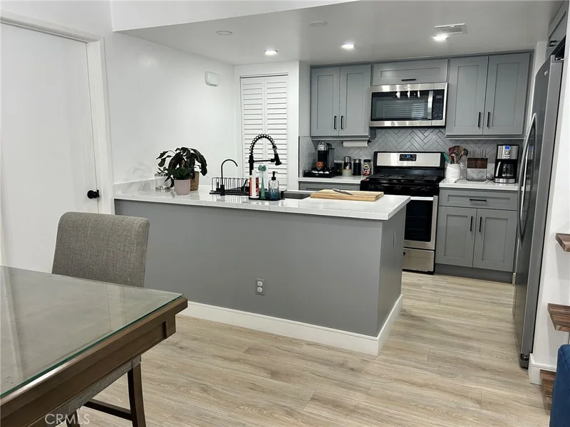 10235 De Soto Avenue B, Chatsworth, CA 91311