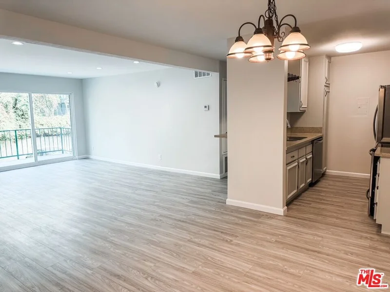 5460 White Oak Avenue F106, Encino, CA 91316