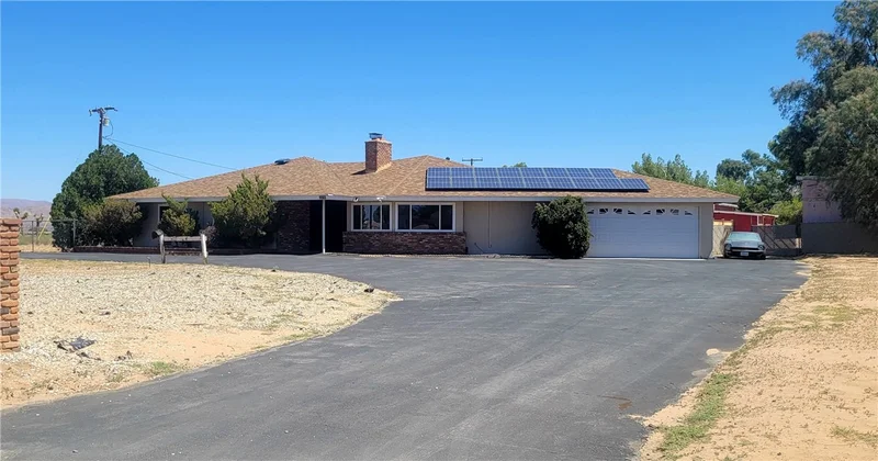 12430 Pawnee Road, Apple Valley, CA 92308