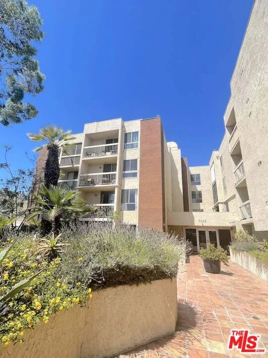 5143 Bakman Avenue 209, North Hollywood, CA 91601