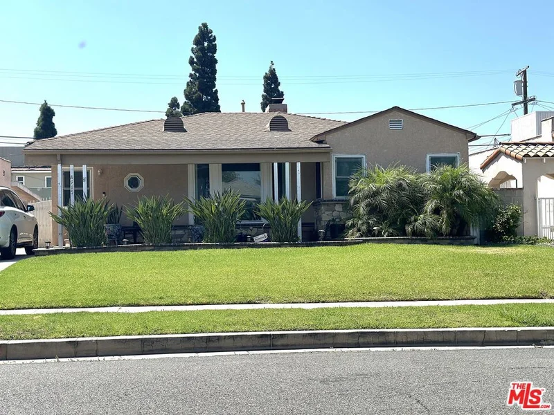 8915 S 8th Avenue, Inglewood, CA 90305
