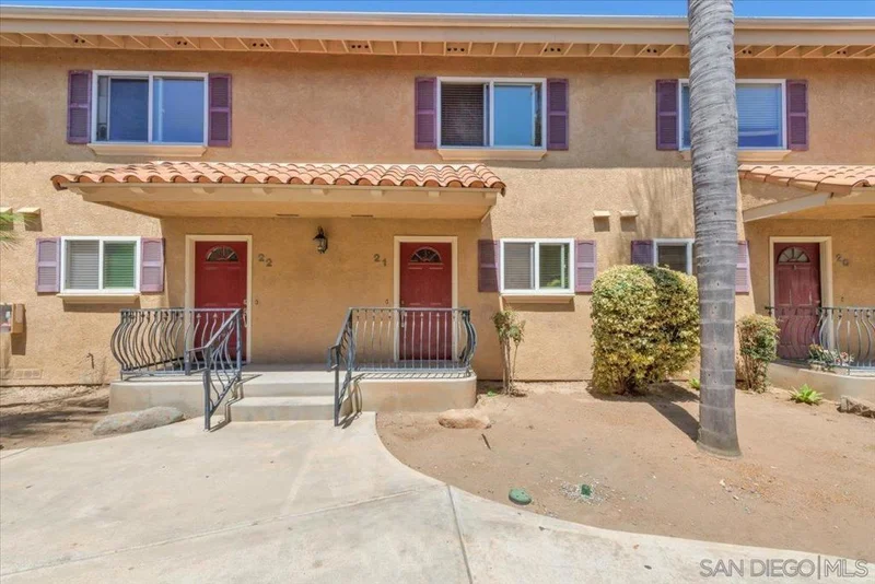 792 N Mollison Ave 21, El Cajon, CA 92021