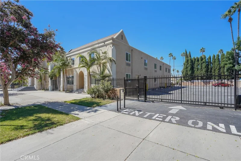 14335 Hamlin Street photo 2