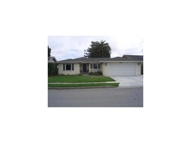 855 Los Palos, Salinas, CA 93901