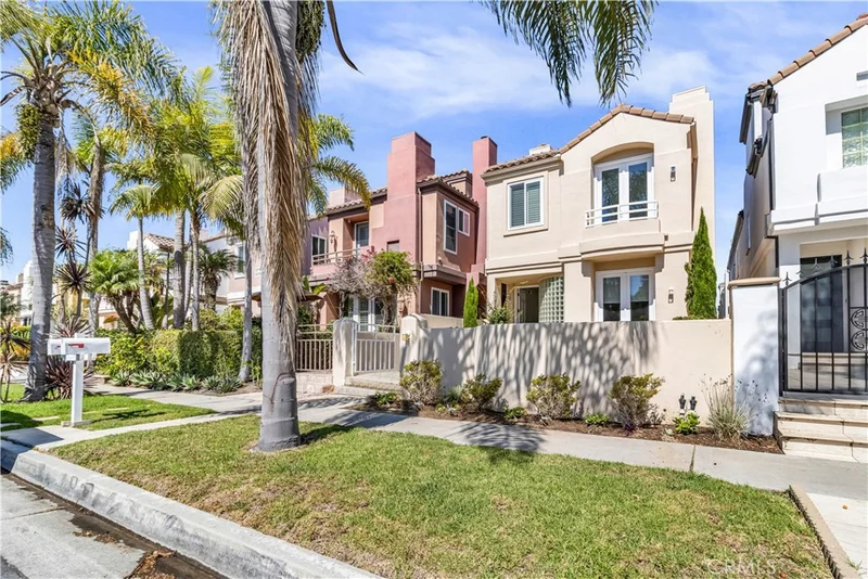 523 21st Street, Huntington Beach, CA 92648