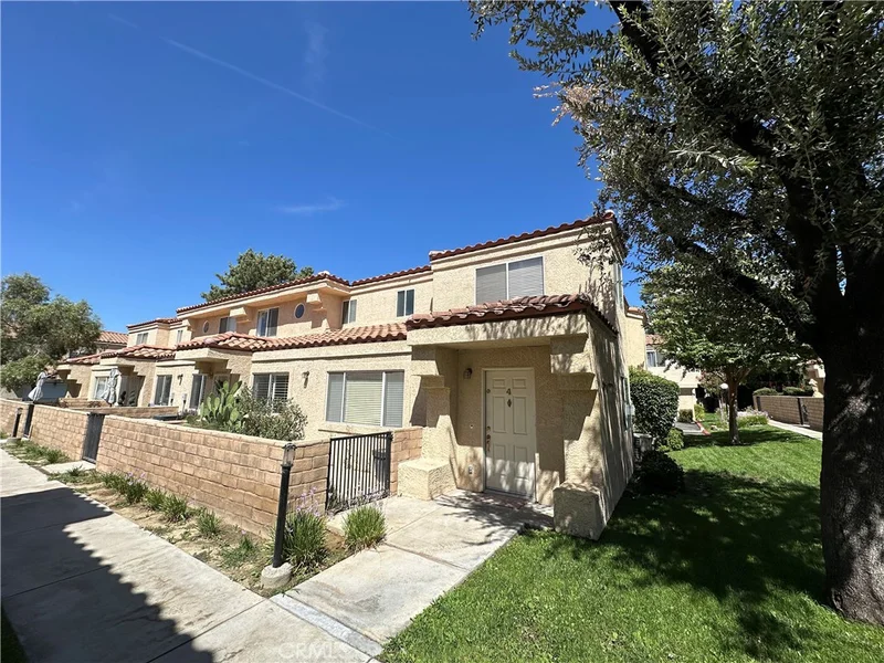 43425 30th Street W 4, Lancaster, CA 93536