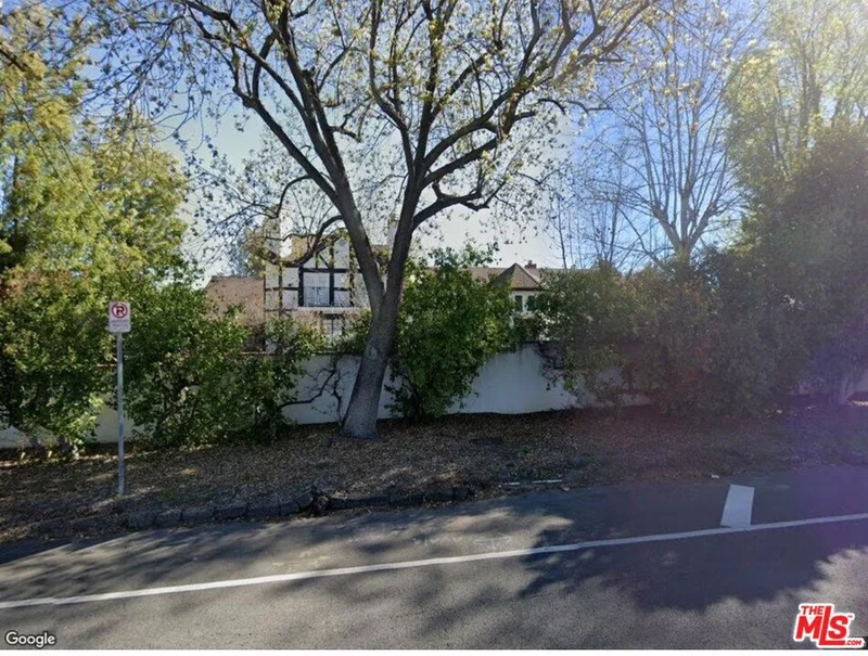 5500 Vanalden Avenue, Tarzana, CA 91356