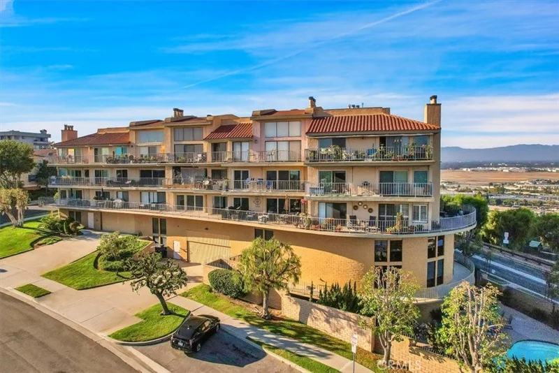 2700 E Panorama Drive 205, Signal Hill, CA 90755