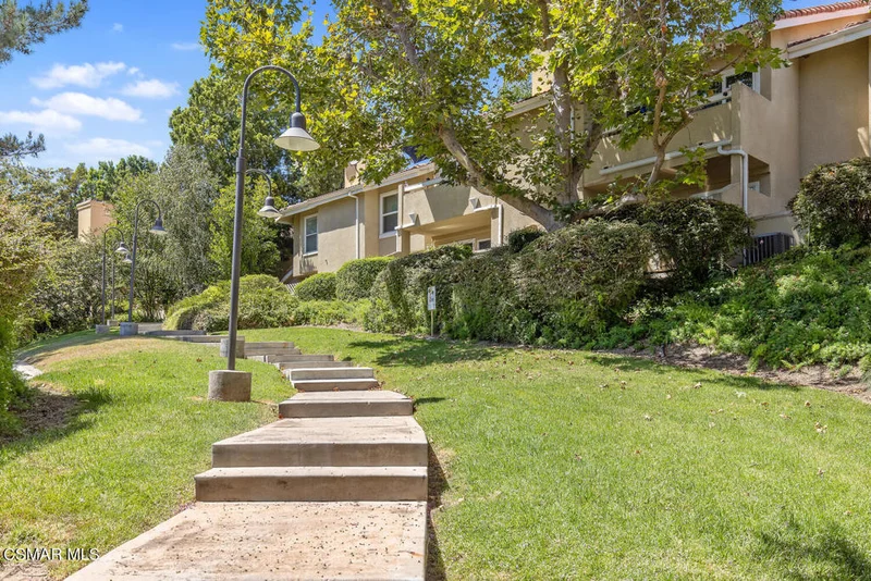2731 Erringer Road 15, Simi Valley, CA 93065