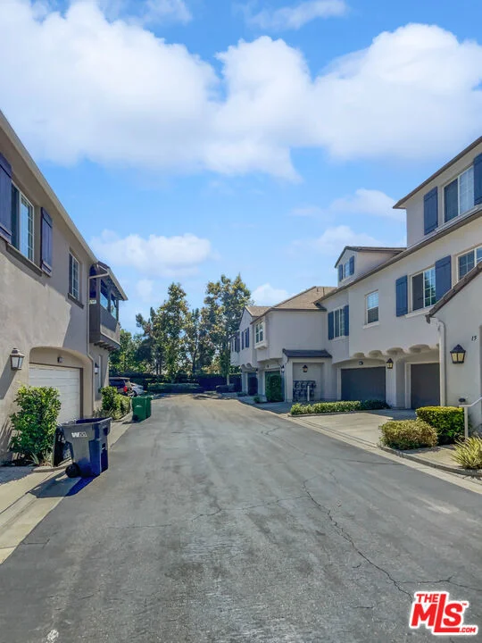 1 Cabazon 17, Irvine, CA 92602