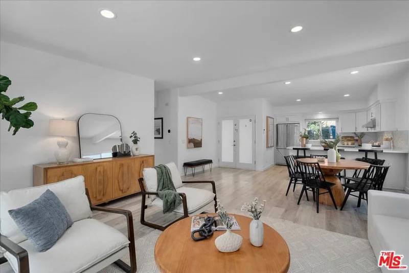 4522 Ensenada Drive, Woodland Hills, CA 91364