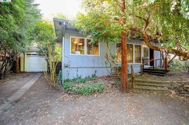 335 Redwood Ave