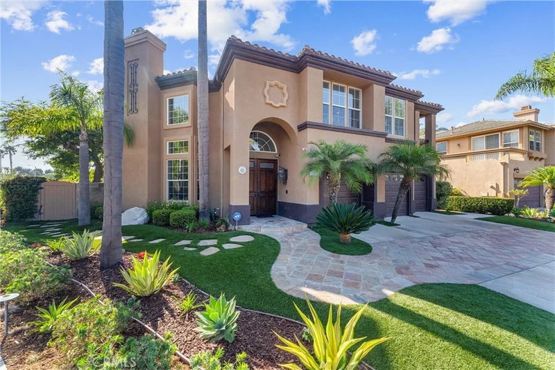 18945 York Lane, Huntington Beach, CA 92648