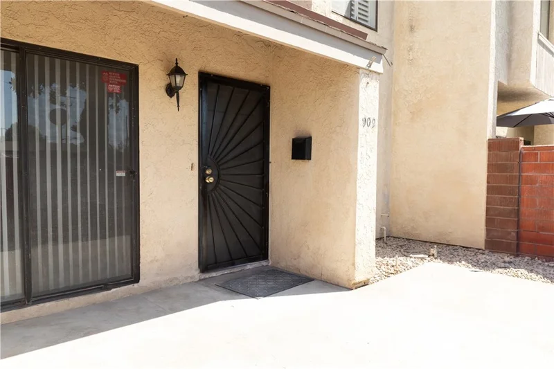 909 W Orangewood Avenue, Anaheim, CA 92802