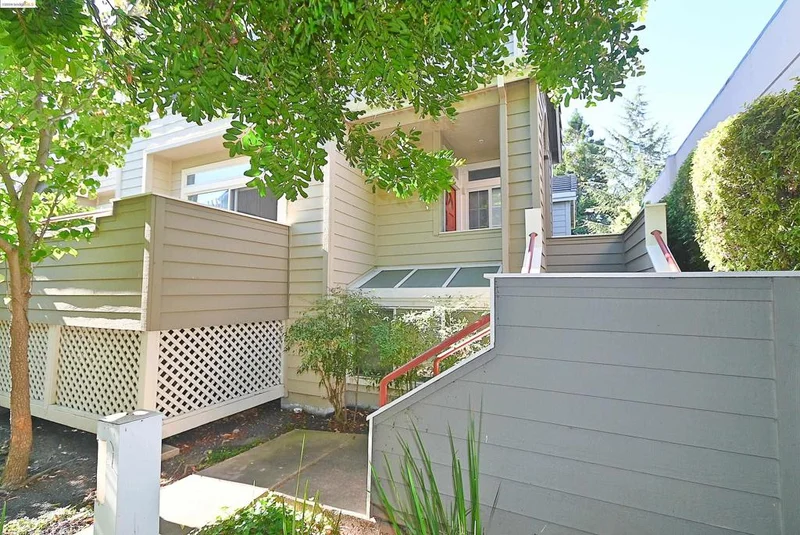 1147 La Rochelle Ter G, Sunnyvale, CA 94089