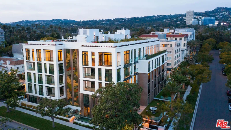 425 N Palm Drive 303, Beverly Hills, CA 90210