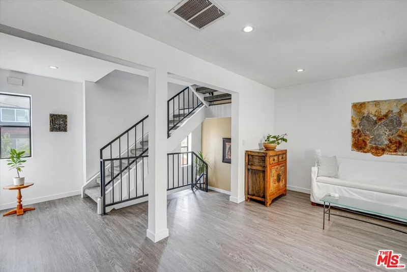 411 Pioneer Drive 5, Glendale, CA 91203