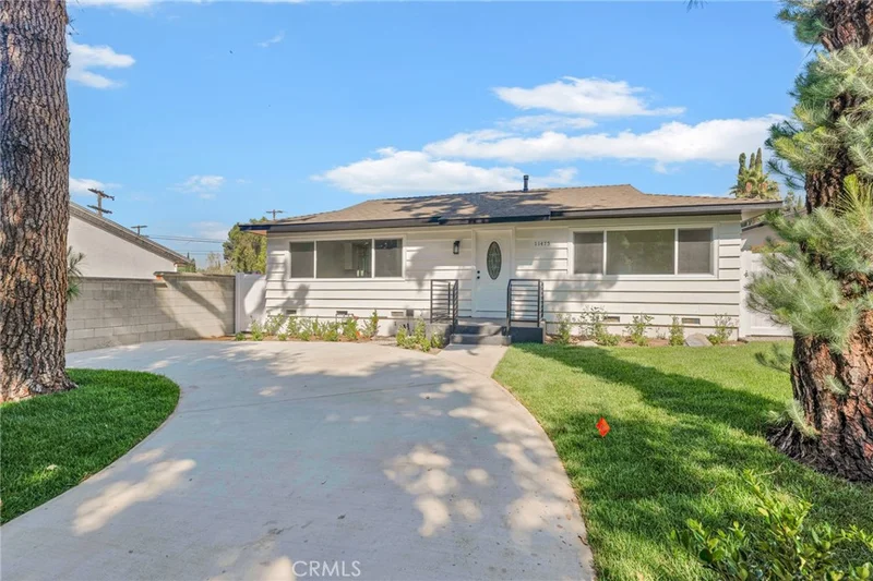 11475 Sunburst Street, Sylmar, CA 91342