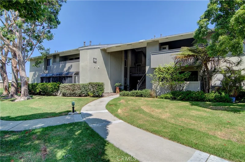 8777 Tulare Drive 408B, Huntington Beach, CA 92646