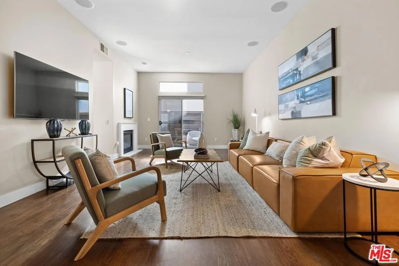 11815 Laurelwood Drive 12, Studio City, CA 91604