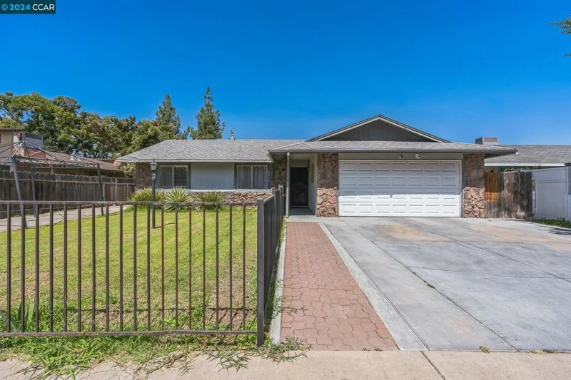 3013 Penny Ln, Modesto, CA 95354